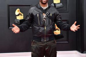 Bang Showbiz / Shaggy has revealed why his accent changes