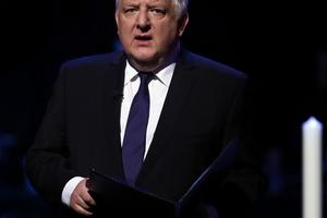 Bang Showbiz / Sir Simon Russell Beale is feeling 'normal' again
