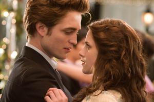 Bang Showbiz / Robert Pattinson and Kristen Stewart in Twilight
