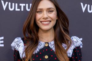 Bang Showbiz / Elizabeth Olsen has given birth