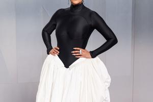 Bang Showbiz / Tracee Ellis Ross has questioned whether racism was behind Jay Leno's failure to invite her on The Tonight Show when Girlfriends was at the height of its success.