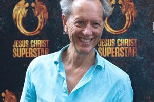 Bang Showbiz / Richard E. Grant won't forgive the friends who weren't there for him.