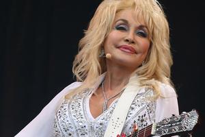 Bang Showbiz / Dolly Parton graced the stage at Glastonbury in 2014