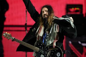 Bang Showbiz / Billy Ray Cyrus has led the country world's tributes to Dolly Parton