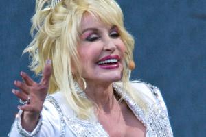 Bang Showbiz / Country music icon Dolly Parton died on Tuesday.