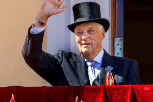 Bang Showbiz / King Harald of Norway has died