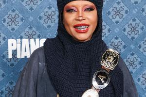 Bang Showbiz / Erykah Badu has opened up about her work as an end-of-life doula