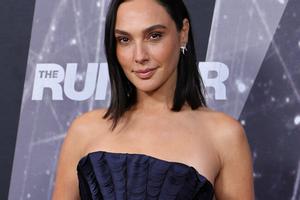 Bang Showbiz / Gal Gadot relishes the challenge of motherhood