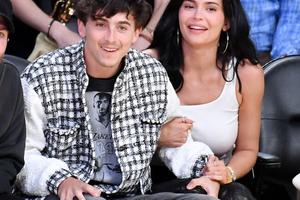 Bang Showbiz / Timothee Chalamet and Kylie Jenner support the New York Knicks