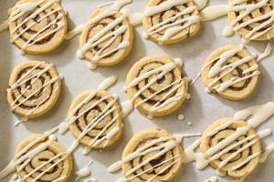 These lightly sweet cookies taste just like a mini version of the classic without all the work. (Alex Lepe/TCA)