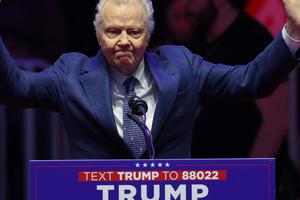 Bang Showbiz / Donald Trump praised Jon Voight