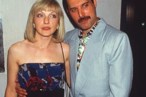 Bang Showbiz / Mary Austin and Freddie Mercury in 1986