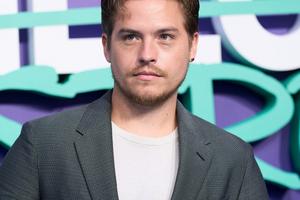 Bang Showbiz / Dylan Sprouse has compared his early career to working in a coal mine