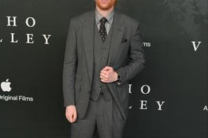 Bang Showbiz / Domhnall Gleeson stars in the Opalite music video