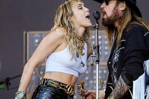 Bang Showbiz / Billy Ray Cyrus responds to Miley's decision to ditch surname