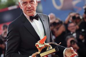 Bang Showbiz / George Clooney called out people 'peddling in fear'