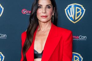 Bang Showbiz / Sandra Bullock's daughter wants her to start dating again.
