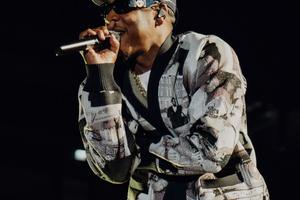 Bang Showbiz / Jay-Z celebrates Beyonce's birthday at London show