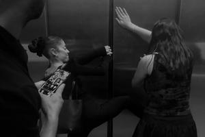 Bang Showbiz / Ariana Grande stuck in an elevator / © Instagram