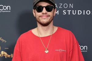 Bang Showbiz / Pete Davidson dislikes social media.