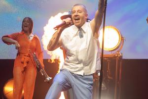 Bang Showbiz / Macklemore dropped from Ed Sheeran's tour over 'Free Palestine' comments, as Robert Kraft weighs in