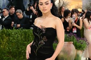 Bang Showbiz / Charli XCX has opened up on confidence and sexuality.