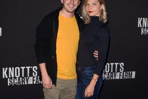Bang Showbiz / Frankie Muniz's estranged wife shares cryptic post after his 'nightmare' claims