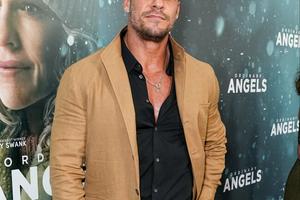 Bang Showbiz / Alan Ritchson didn't feel worthy of love
