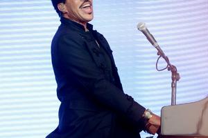 Bang Showbiz / Lionel Richie has undergone a heart procedure