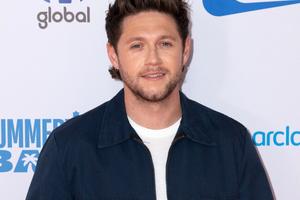 Bang Showbiz / Niall Horan pays tribute to Liam Payne on opening night of tour.