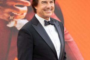 Bang Showbiz / Tom Cruise respects the royals