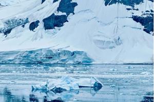 A glacier front meets the sea in Antarctica. The ice sheet holds enough water to raise global sea level by about 190 feet (58 meters). Qiyue Sun