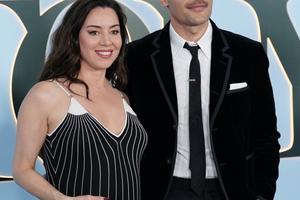 Bang Showbiz / Couple Aubrey Plaza and Christopher Abbott