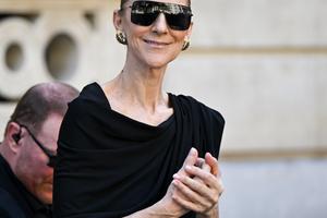 Bang Showbiz / Céline Dion has sparked fresh concern over her long-awaited return to performing after losing her balance on stage and forgetting the words to one of her best-known songs during an emotional concert in Paris