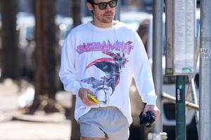 Bang Showbiz / Harry Styles has explained why he likes getting out and about without bodyguards