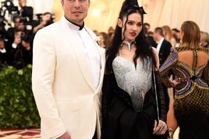Bang Showbiz / Grimes hasn't written about Elon Musk on her new album