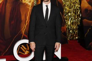 Bang Showbiz / Tobey Maguire officiated his ex-wife's wedding.