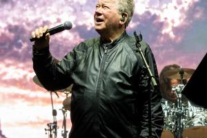 Bang Showbiz / William Shatner sold his kidney stone