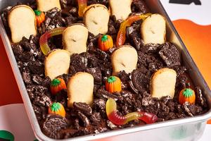 It’s like an upgraded dirt pudding for Halloween! (Joe Lingeman/TCA)