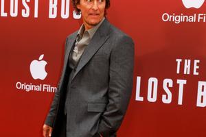 Bang Showbiz / Matthew McConaughey decided to read 20 years of negative reviews.