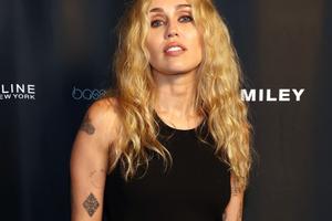 Bang Showbiz / Miley Cyrus has returning to live performing.