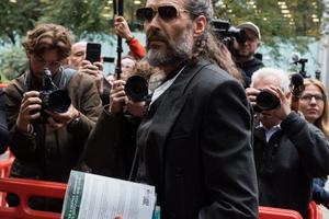 Bang Showbiz / Russell Brand prays before court every day