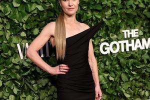 Bang Showbiz / Julia Stiles will pay tribute to Heath Ledger