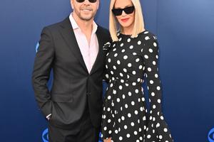 Bang Showbiz / Jenny McCarthy thanks God after husband Donnie Wahlberg's near-death experience in private jet