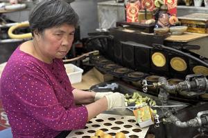 Making fortune cookies in SF Chinatown June 2026 (Eileen Ogintz)