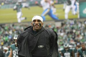 Philadelphia Eagles quarterback Jalen Hurts is expected to miss the rest of the season after a blood clot in his leg traveled to both lungs. Andy Lewis/Icon Sportswire via Getty Images