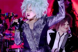Bang Showbiz / Cyndi Lauper has a distinct stage presence