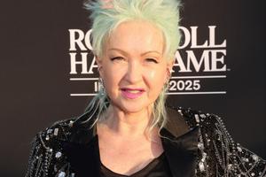 Bang Showbiz / Cyndi Lauper briefly worked in retail