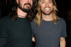 Bang Showbiz / Dave Grohl immediately bonded with late Foo Fighters drummer Taylor Hawkins