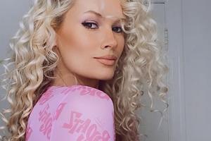 Bang Showbiz / Singer Lauren Bennett.